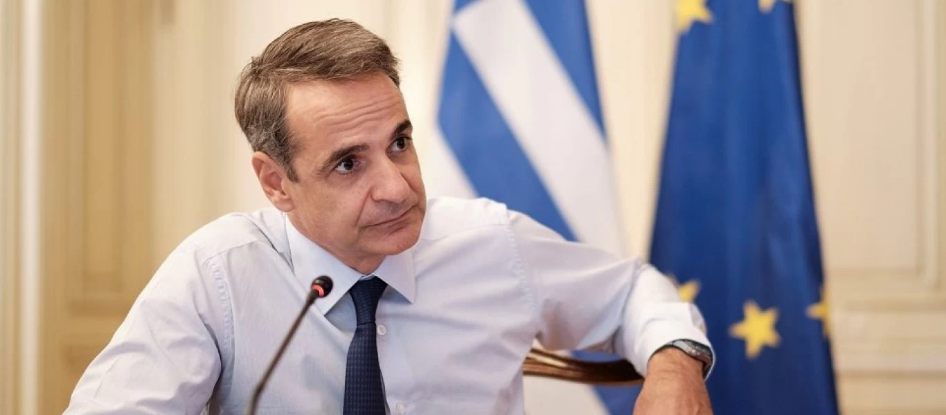 Σε φαρμακείο για το self-test της κόρης του ο Κυριάκος Μητσοτάκης (φωτο)